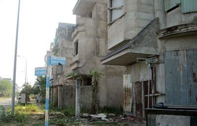 Abandoned houses in Khang An Project, District 9, HCMC (Photo: SGGP)